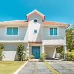 Enjoy This Modern Pet And Family Friendly Villa B6