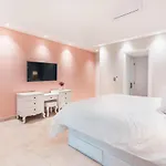 Enjoy This Modern Pet And Family Friendly Villa B6